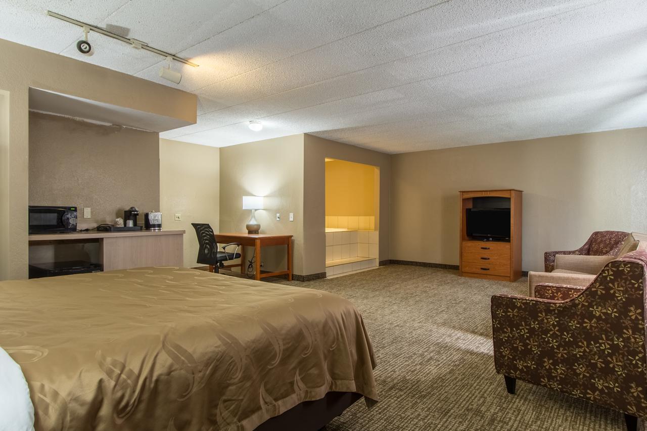 Greenridge Hotel Wickliffe ภายนอก รูปภาพ